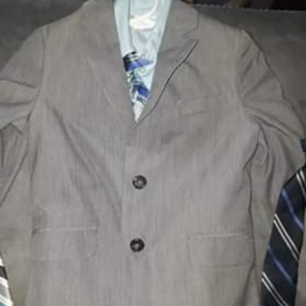 Boys suit with 4 ties and button up